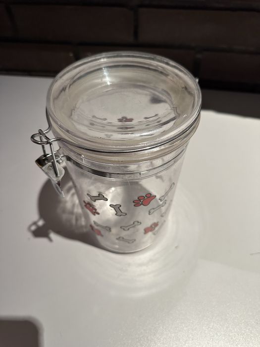 Pojemnik na karme dla psa/kota