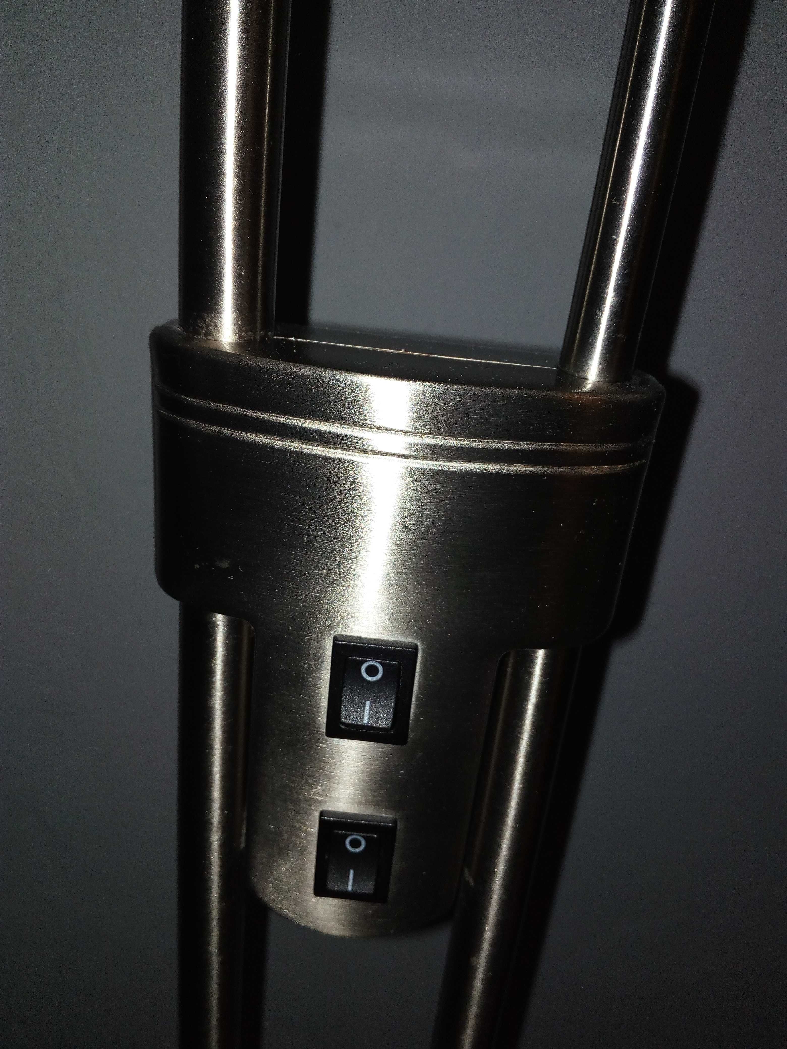 lampa stojąca LED