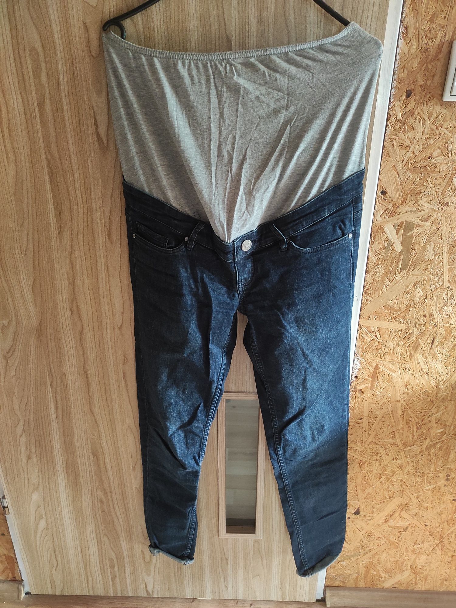 Jeansowe spodnie ciążowe z panelem na brzuszek esmara super skinny fit