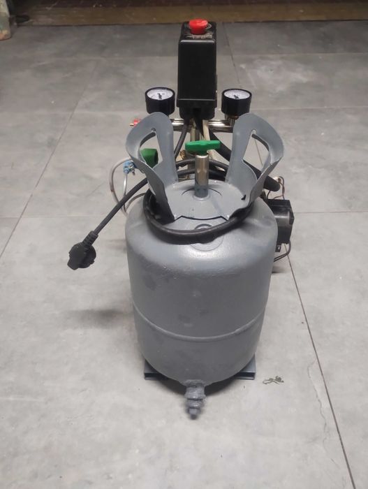 Mini kompresor 6,7 l, lodówkowiec, aerograf