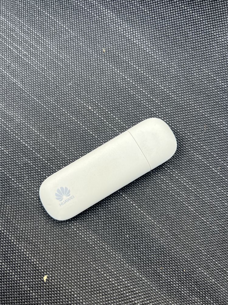 Modem USB Huawei E3131 – z gniazdem SIM, microSD i antenowym