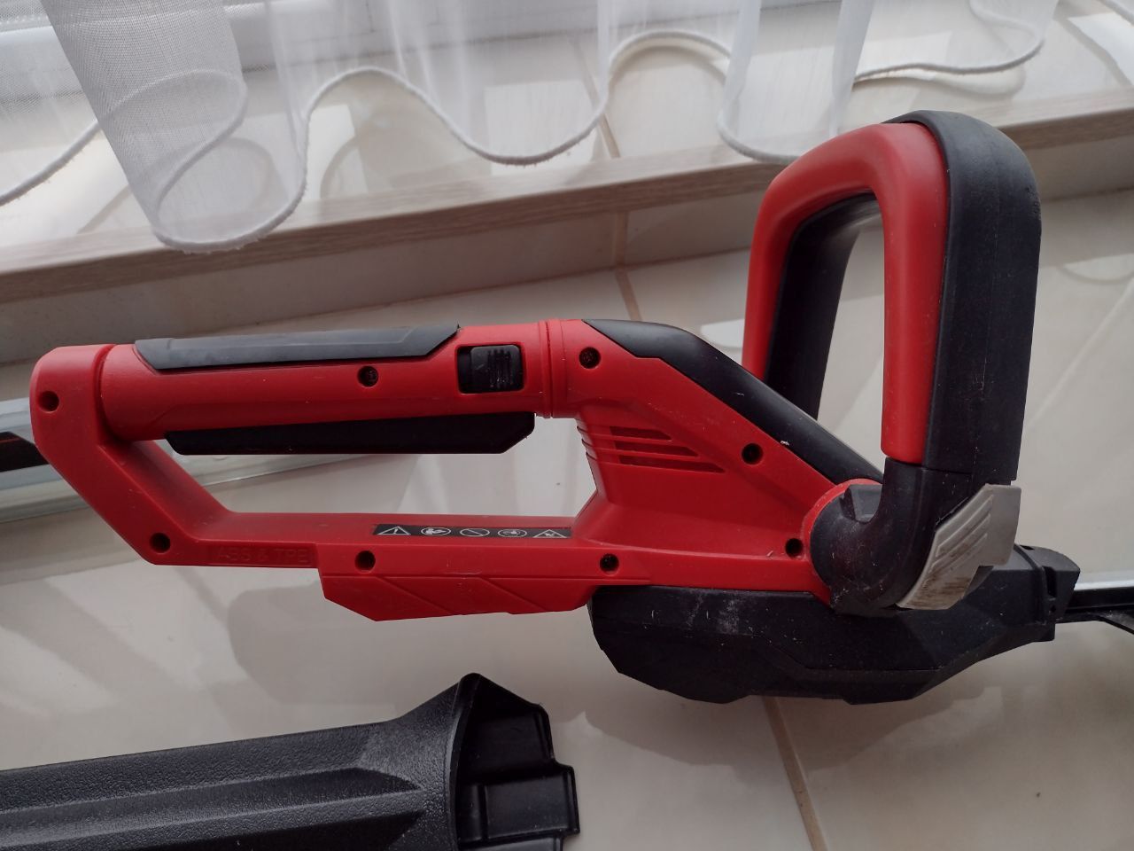 Продам кусторез Einhell