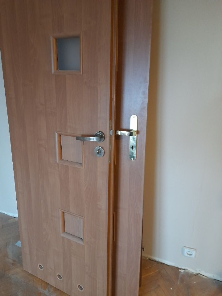 Drzwi 3 sztuki z klamkami