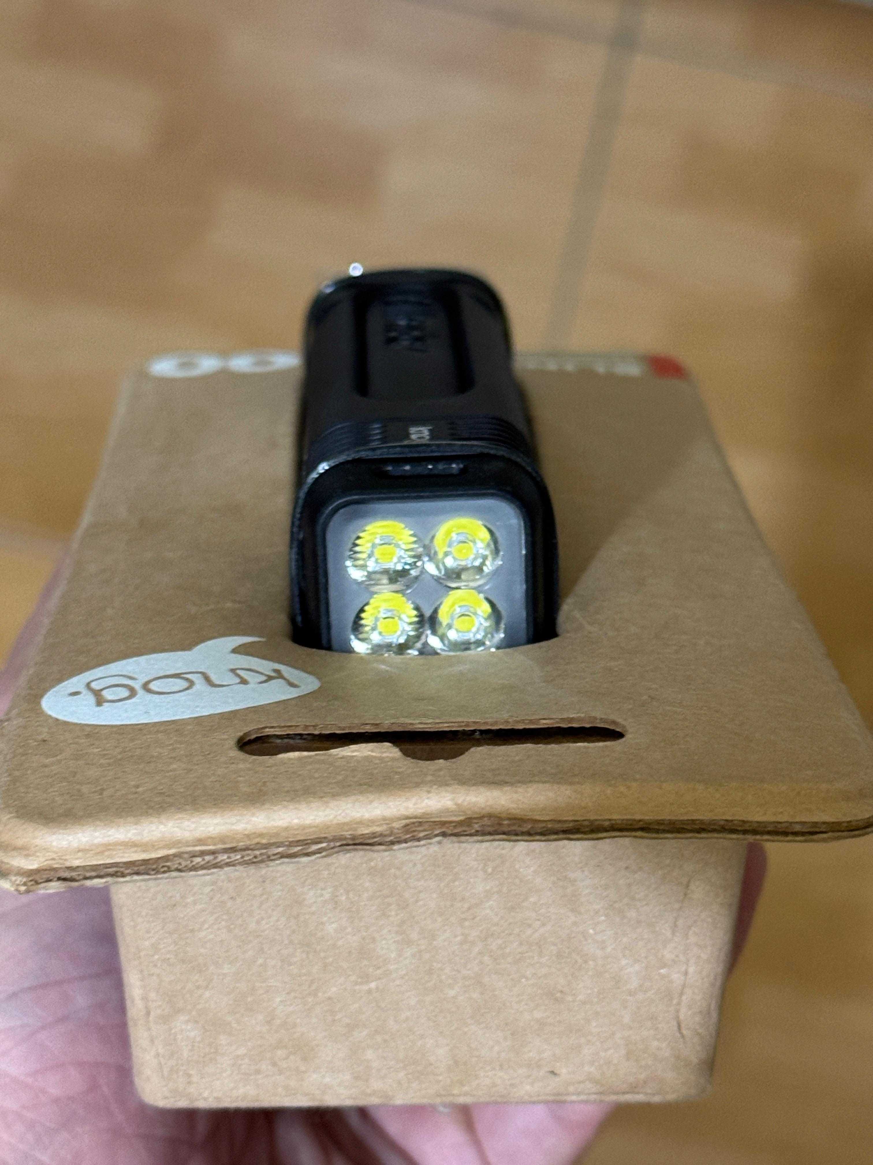 Lampka rowerowa do roweru przednia Knog Blinder 600