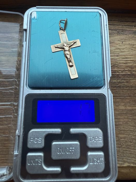 Продам золотой крестик