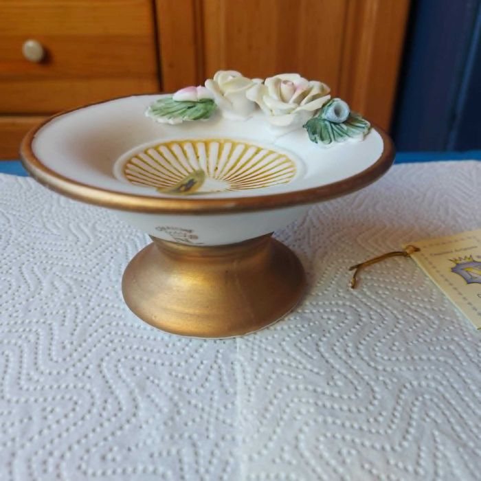 Włoska porcelana Creazione Artigiana mała patera na nóżce z różami