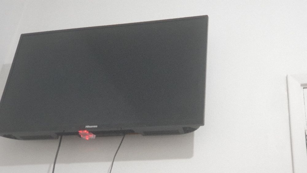 TV Hisense 100% como novo, está em muito bom estado.