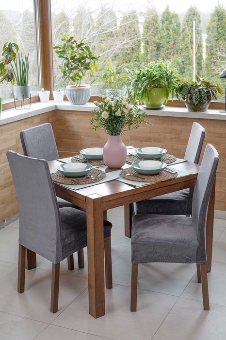 Eleganckie Pokrowce na Krzesła – Łatwa Odnowa Wnętrza i Ochrona Mebli