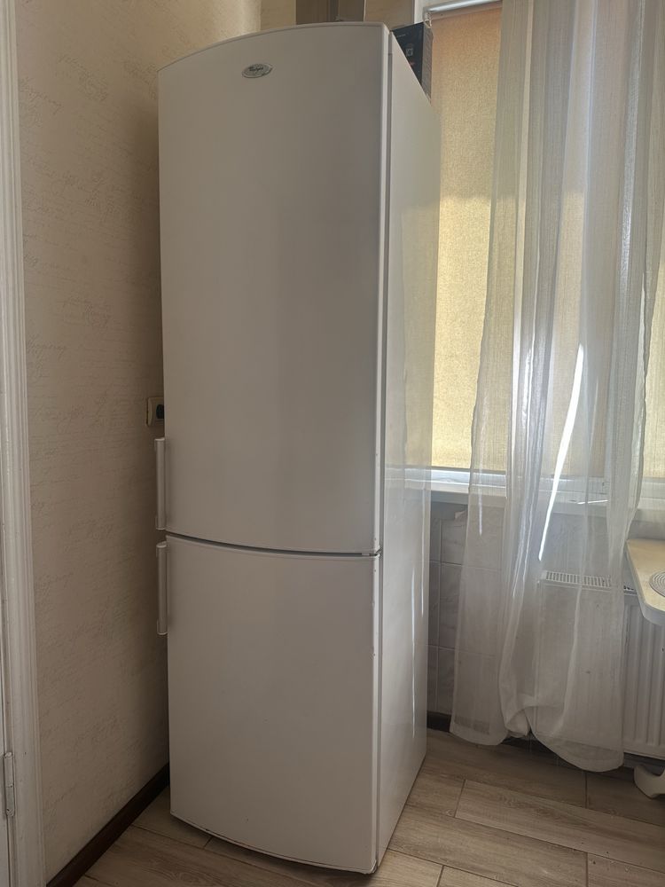Холодильник Whirlpool