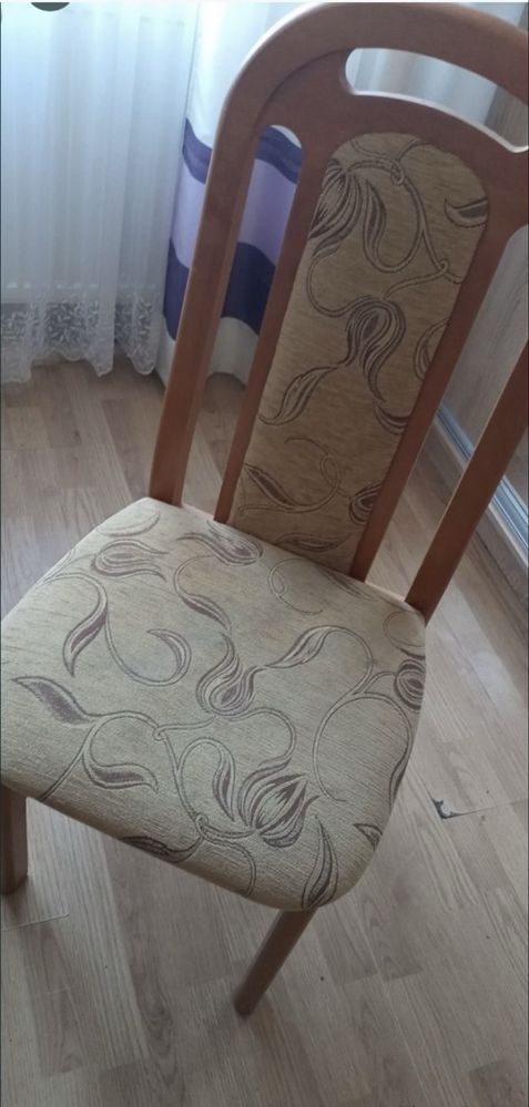 Stół z krzesłami