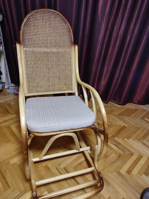 Крісло гойдалка нова, ротанг
