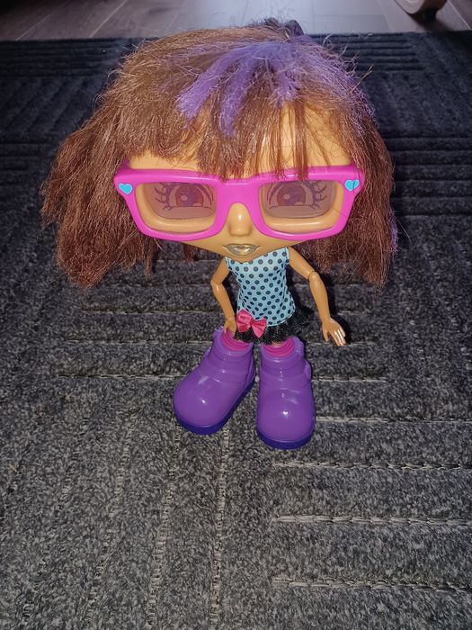 Lalka  interaktywna.