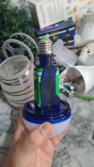 Лампа аварийного света аккумуляторная на 3 батареи время работы 4-5ч