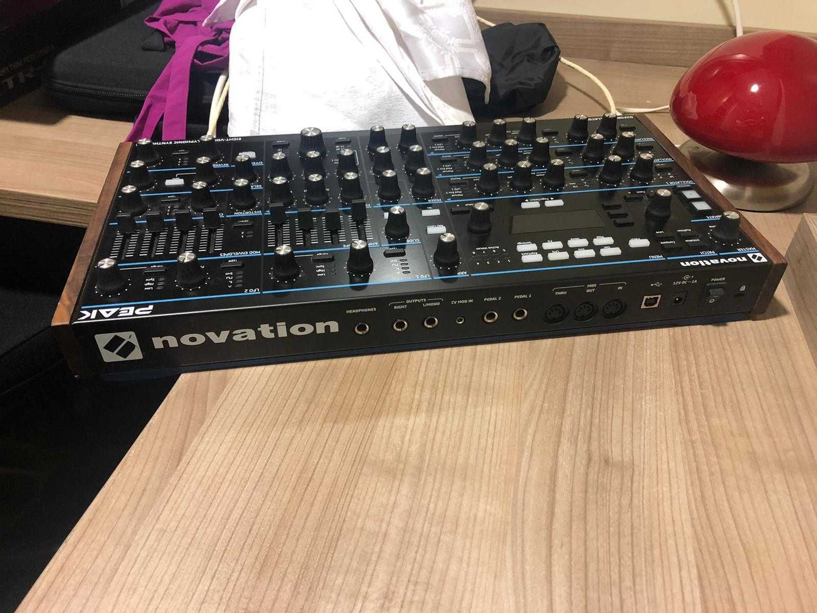 Novation Peak Sintetizador + decksaver + embalagem original