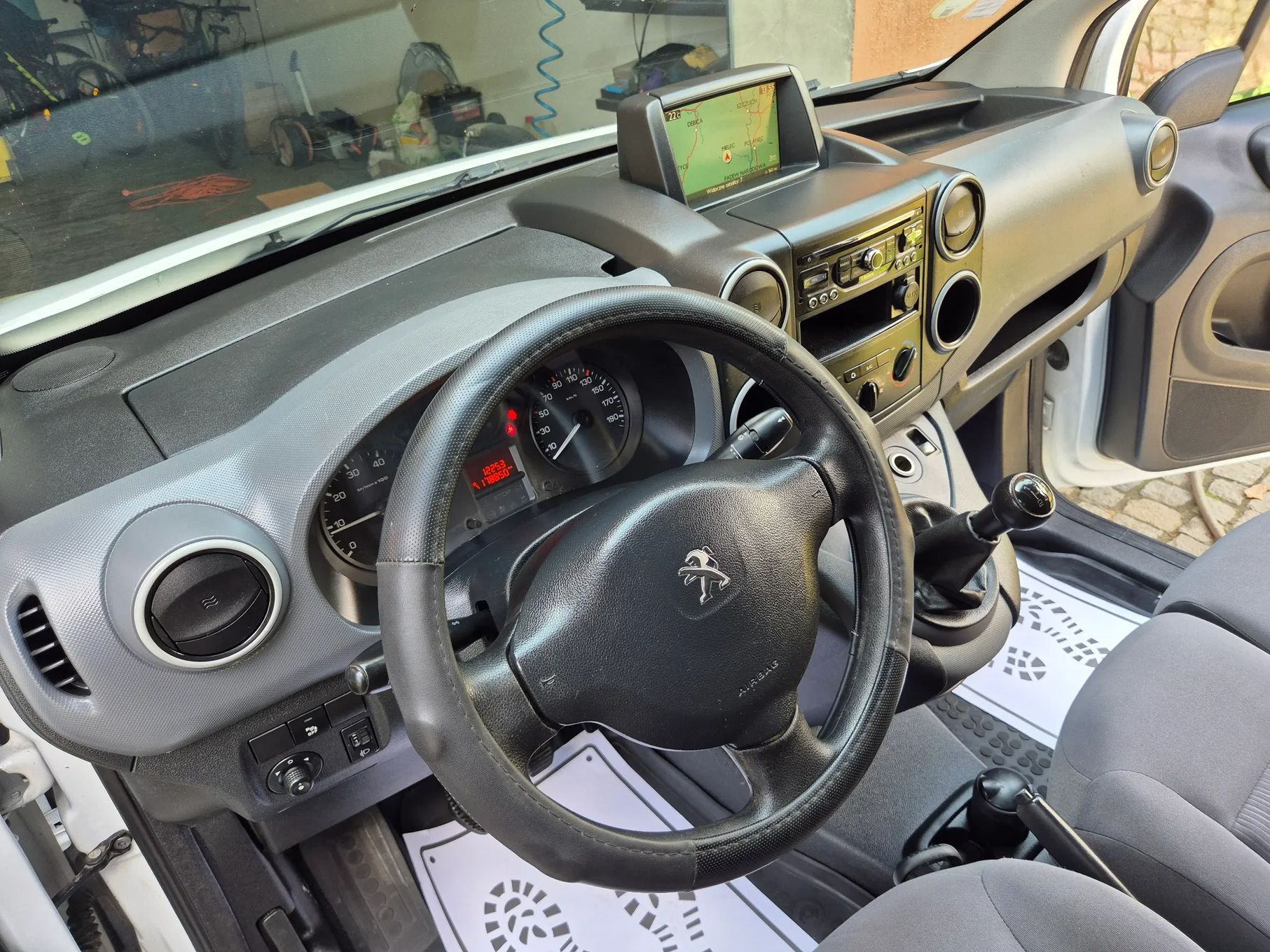 Peugeot PARTNER  1.6 HDI 90KM.Navi.Pdc.3-osoby.Klima,tempomat.Super stan
