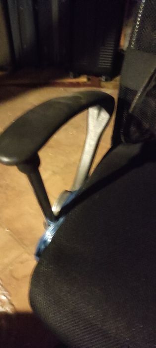 Fotel biurowy obrotowy czarny siatkowy