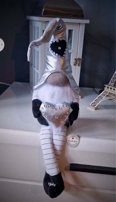 Skrzat krasnal  z pufką