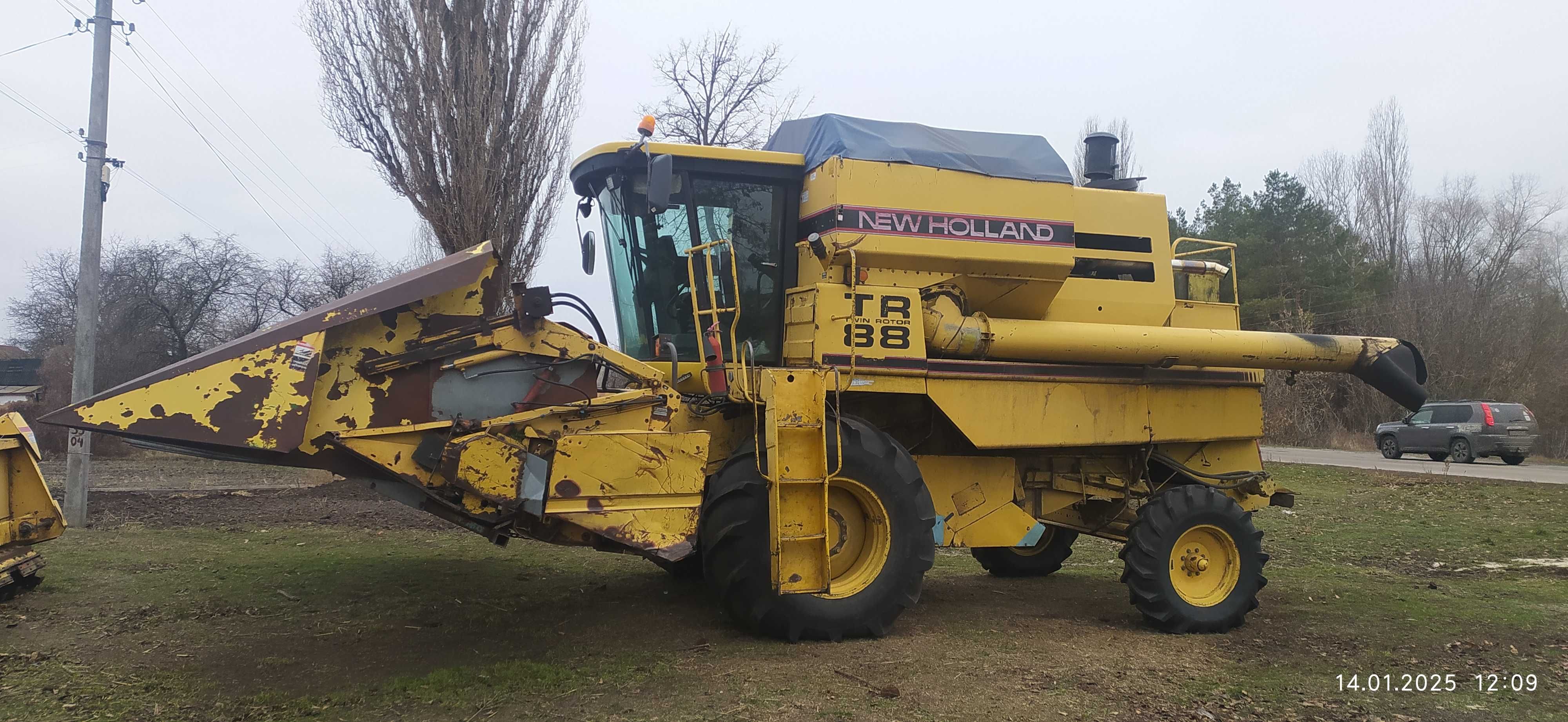 Комбайн NEW Holland TR88