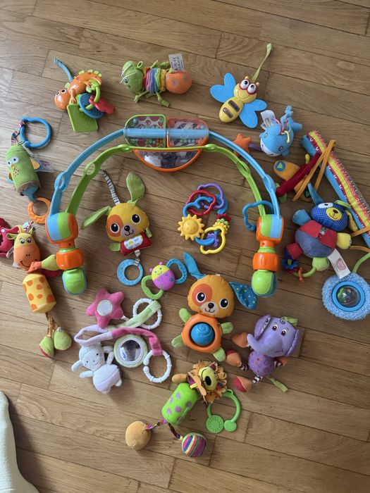 Підвісні іграшки для немовля