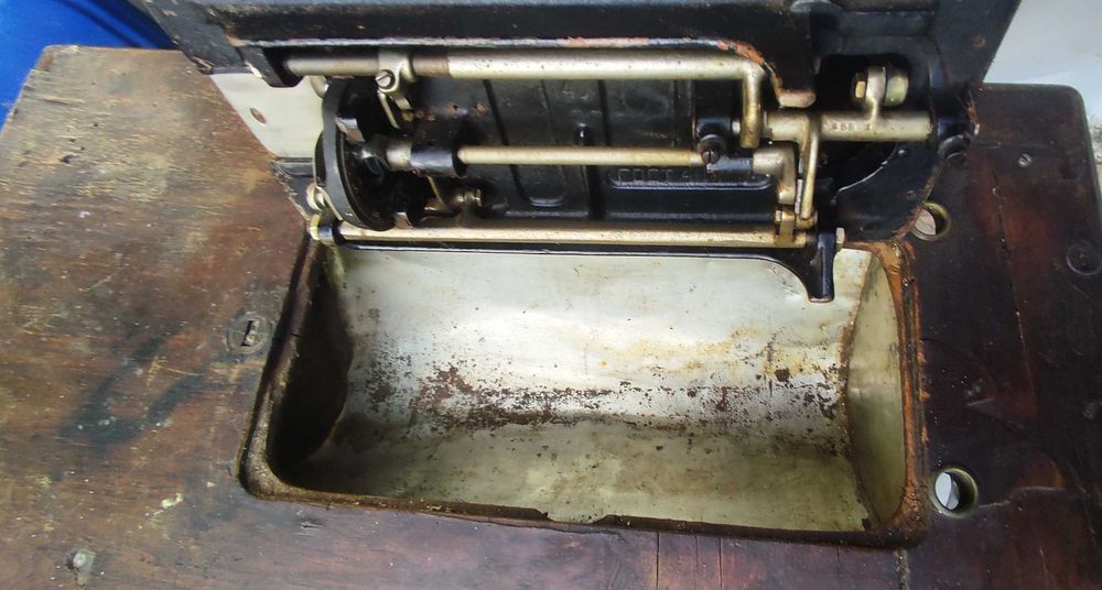 Швейная машинка типа Зингер