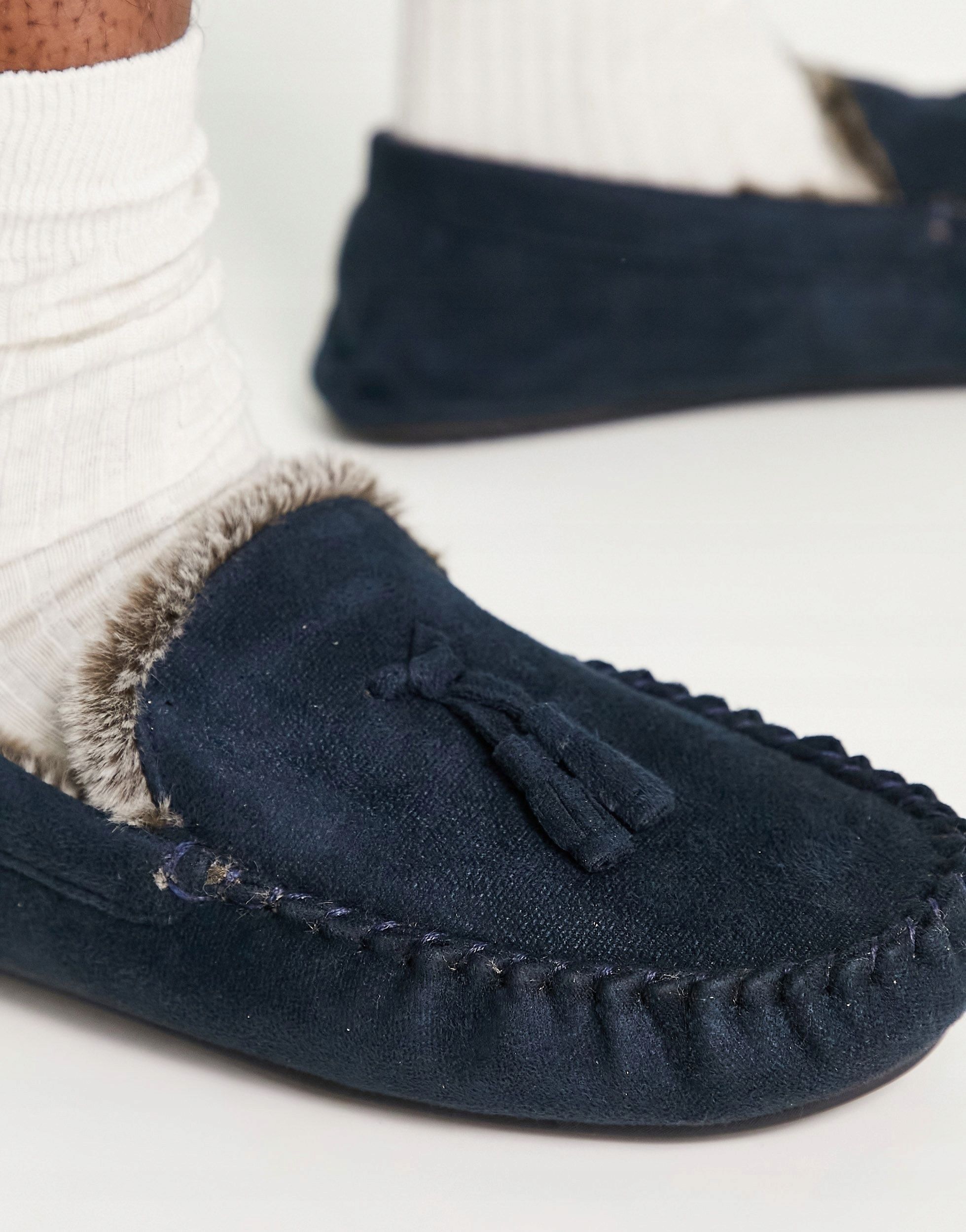 Asos Design 40,5 Granatowe Kapcie Z Futerkiem H13311