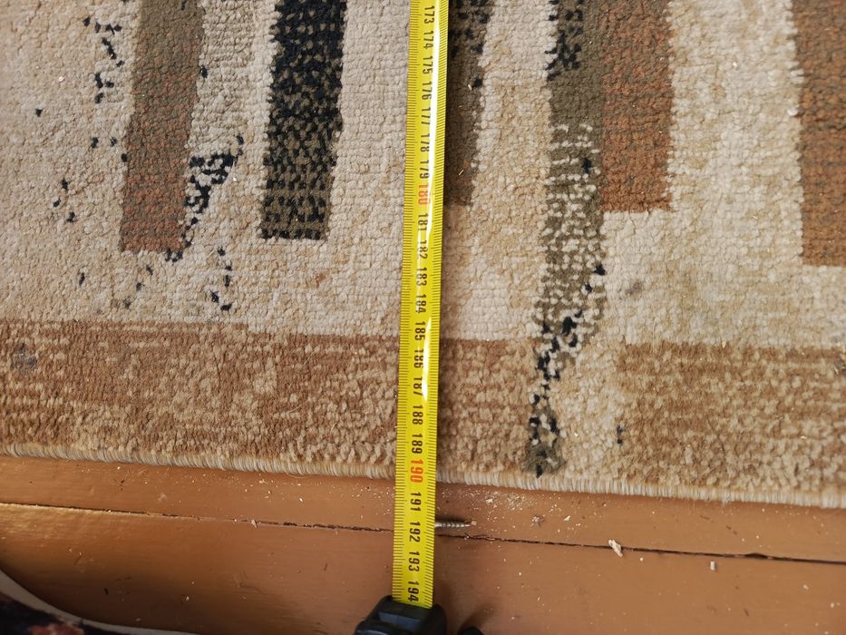 Dywan beżowo-brązowy
