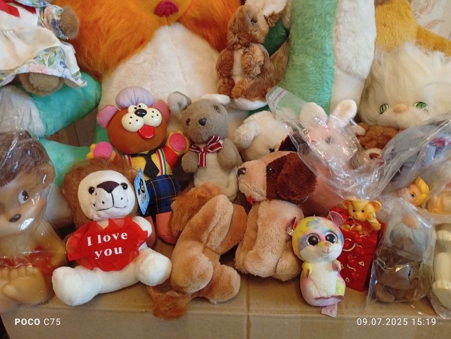 Іграшки м'які великі та резинові,гарний стан