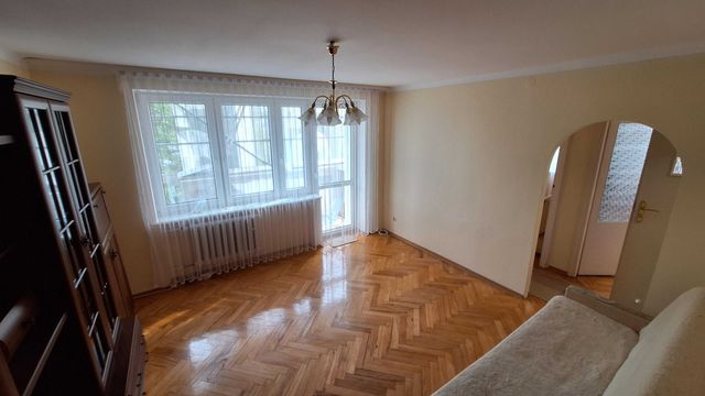 Mieszkanie, Broniewskiego, 50m2, 3 pokoje, balkon, piwnica