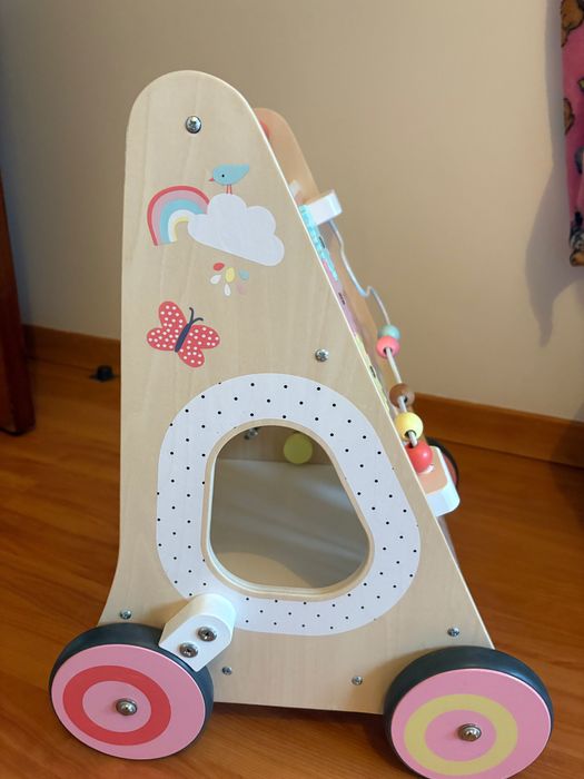 Andador de madeira para bebé como novo