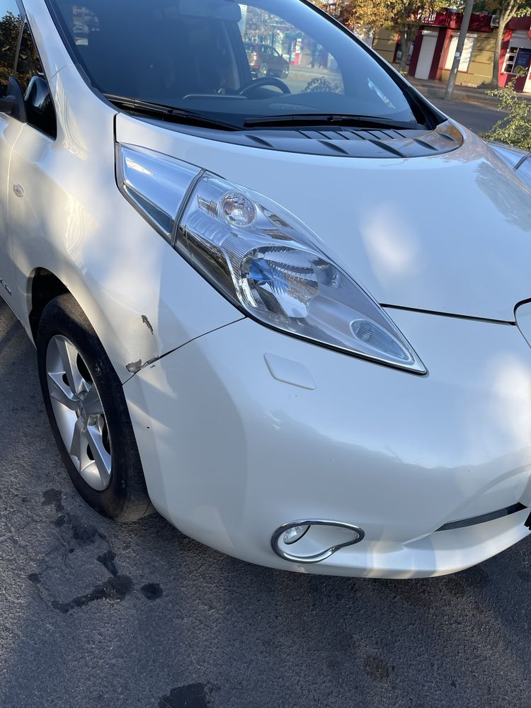 Продам Nissan Leaf