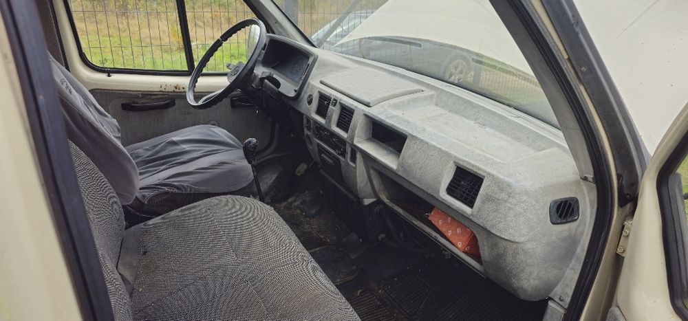 Газель бортова на ходу