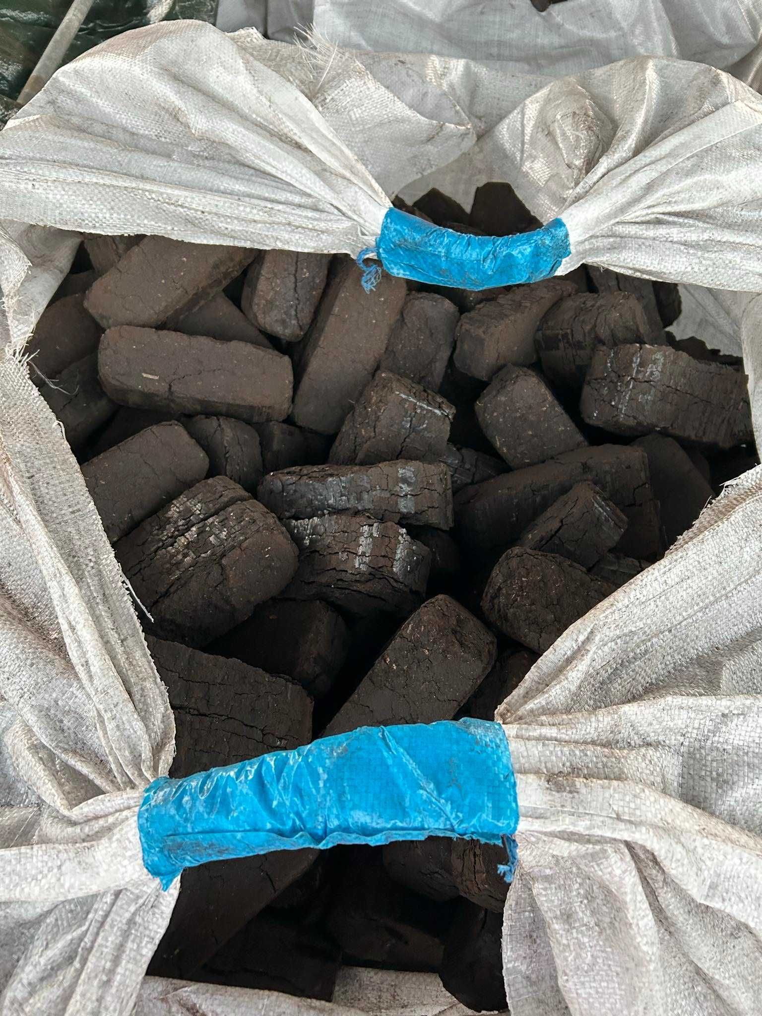"Brykiet Torfowy" (ok. 80 % wartości opałowej dobrej jakości węgla)