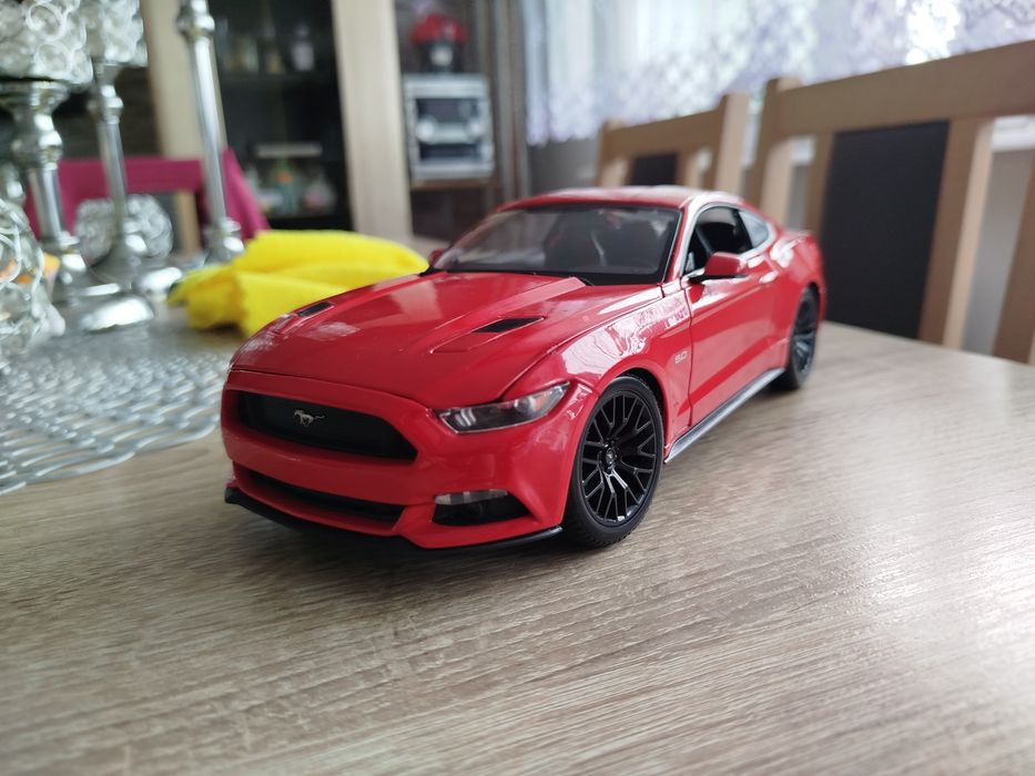 Model Mustang skala 1:18