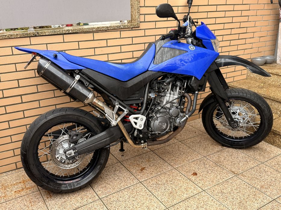 XT660X Supermotard com escapes MIVV SUONO