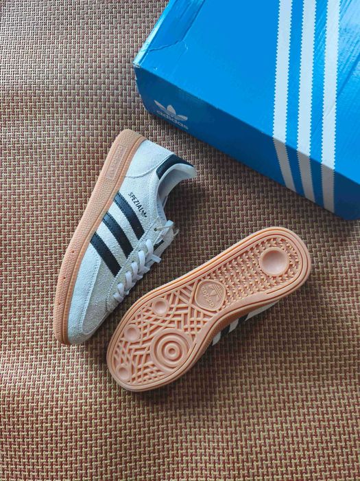 Damskie trampki adidas w kolorze białym i szarym. Rozmiar 38