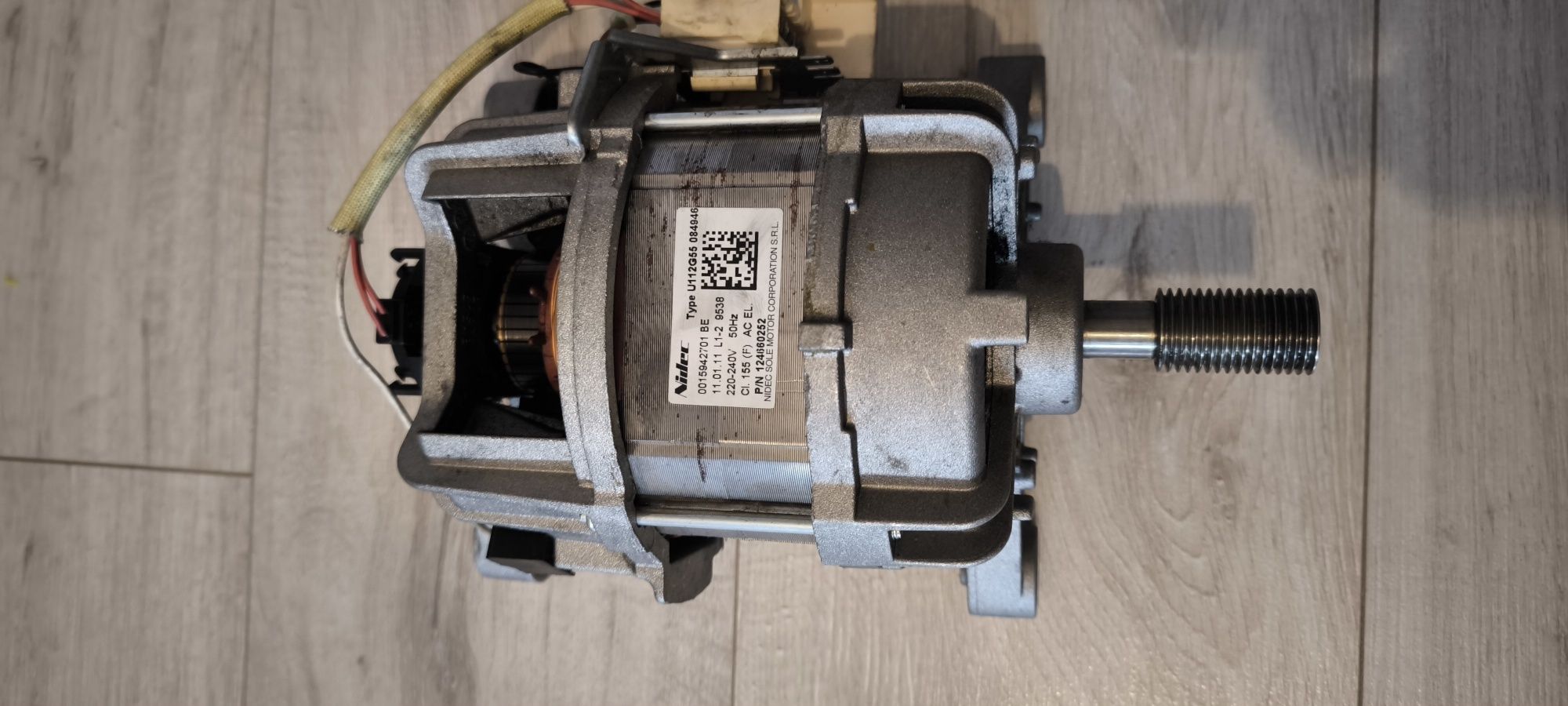 Silnik nidec U112G55