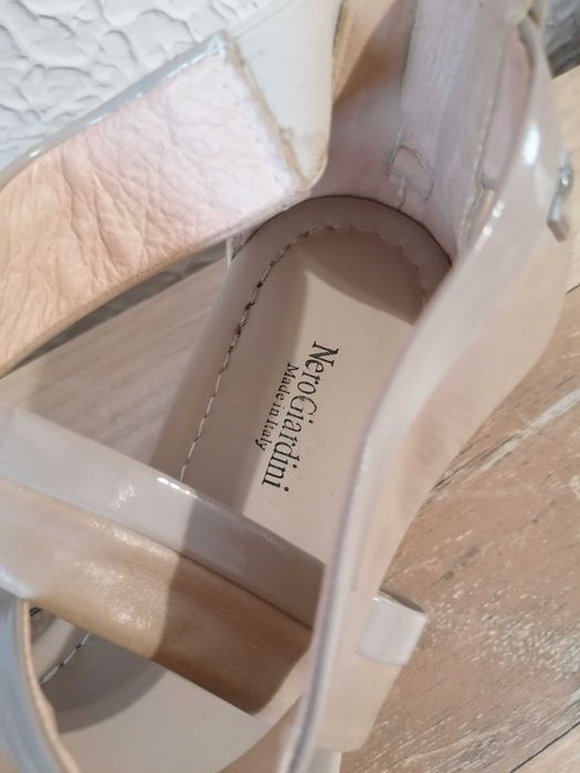 Nero Giardini фірмові сандалі\37