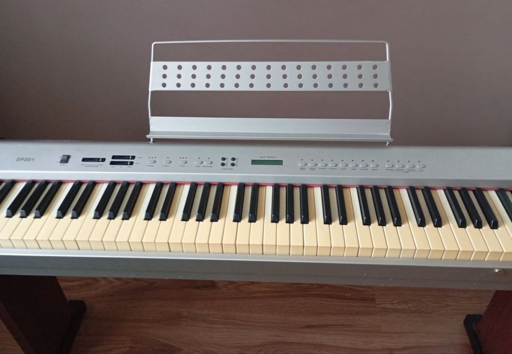 Pianino cyfrowe HEMINGWAY bardzo dobry stan