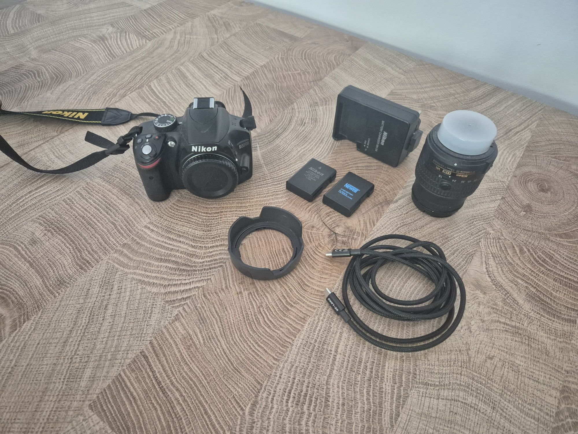 Nikon D3200 z obiektywem