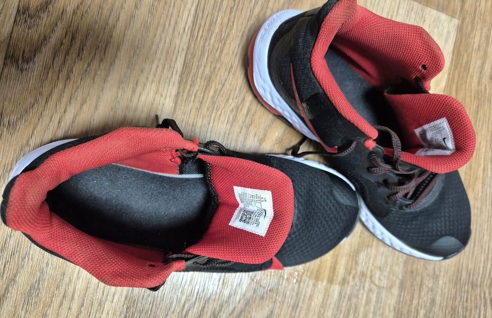 Кроси NIKE, 27,5 см по устриці,р-р 41, практично нові