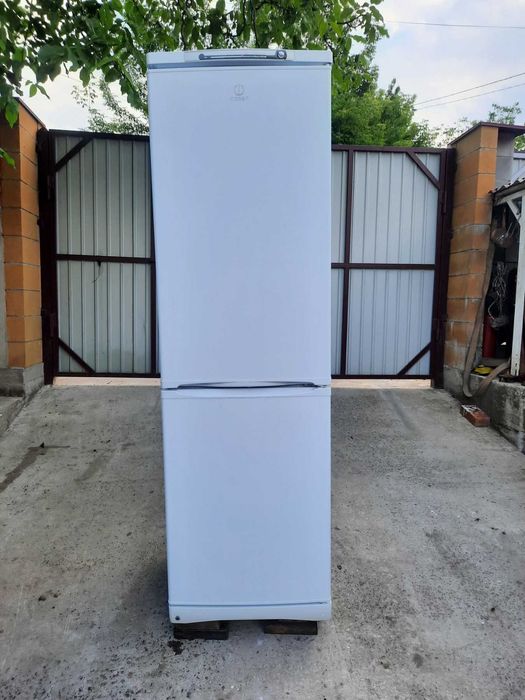Двухкамерный холодильник INDESIT SB 200 (на запчасти )