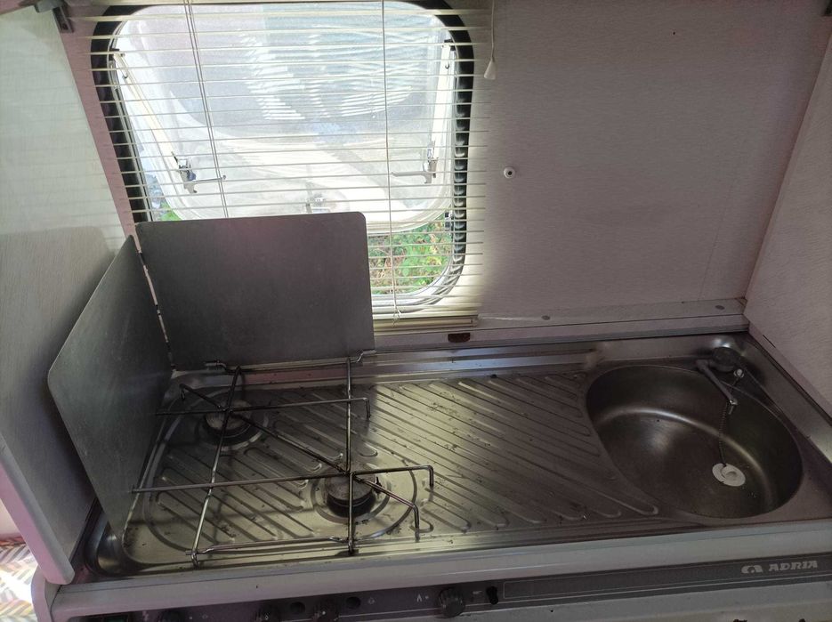 Caravana Adria Linea em muito bom estado