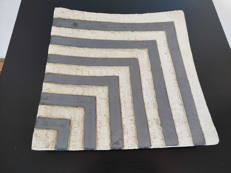 Prato de decoração em forma de quadrado