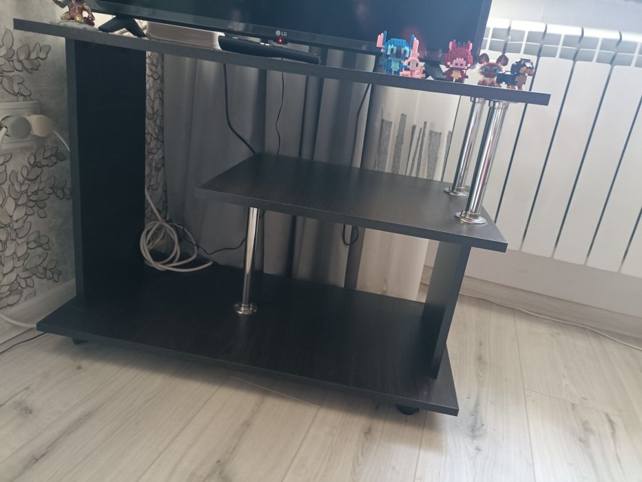 Полиця під телевізор