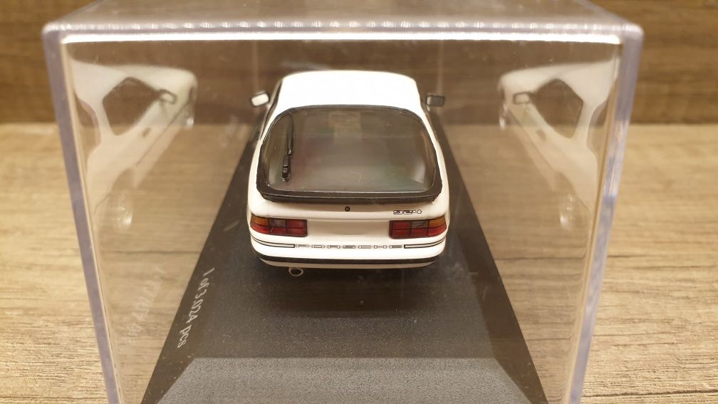 Model Minichamps PORSCHE 924 Alpinweiss 1:43, jak NOWY