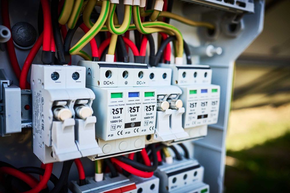 Elektryk - Kompleksowe usługi elektryczne