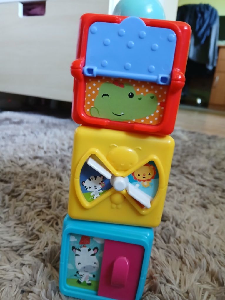 Klocki Fisher price, zestaw trzech klocków