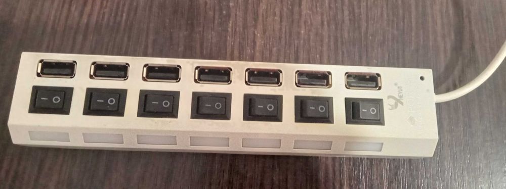 USB 2.0 хаб - 7 портів із кнопкою ввімкнення/вимкнення та індикацією