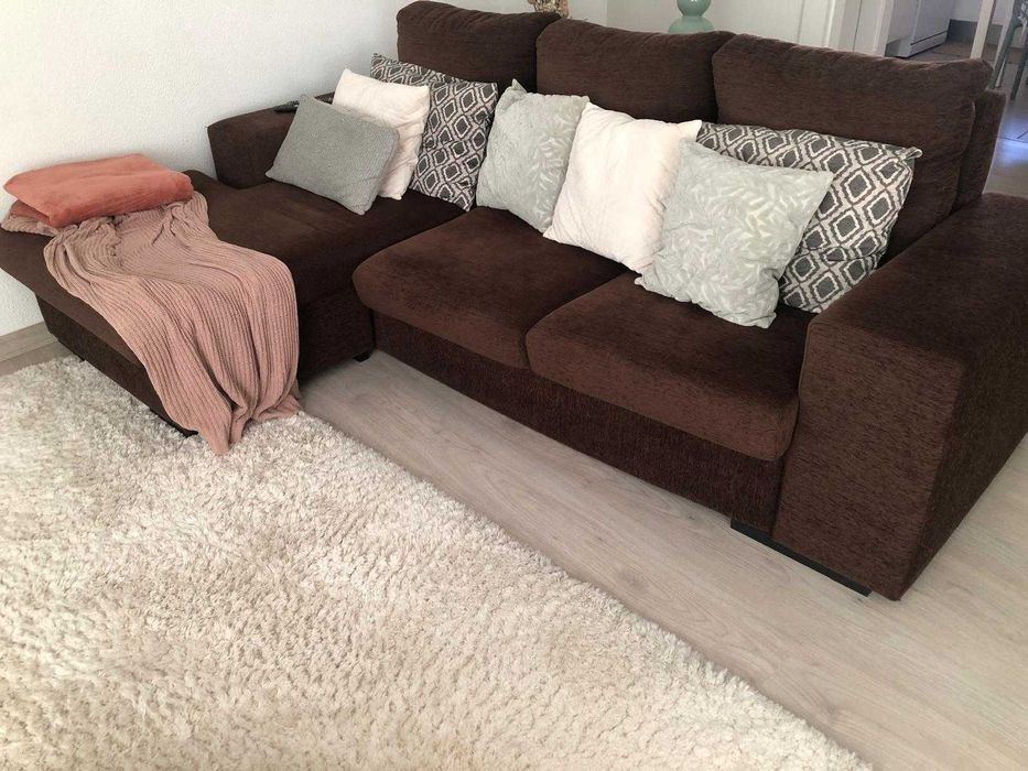 Sofá castanho em ótimo estado
