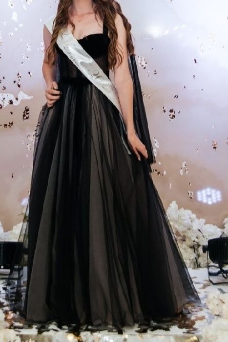 Випускне плаття,всього раз одіване